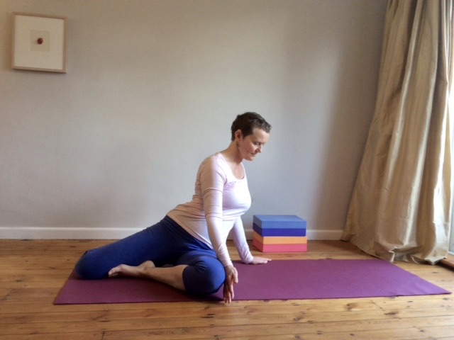 Pippa demonstrating a spiral twist yoga pose in the Women's Yoga Class